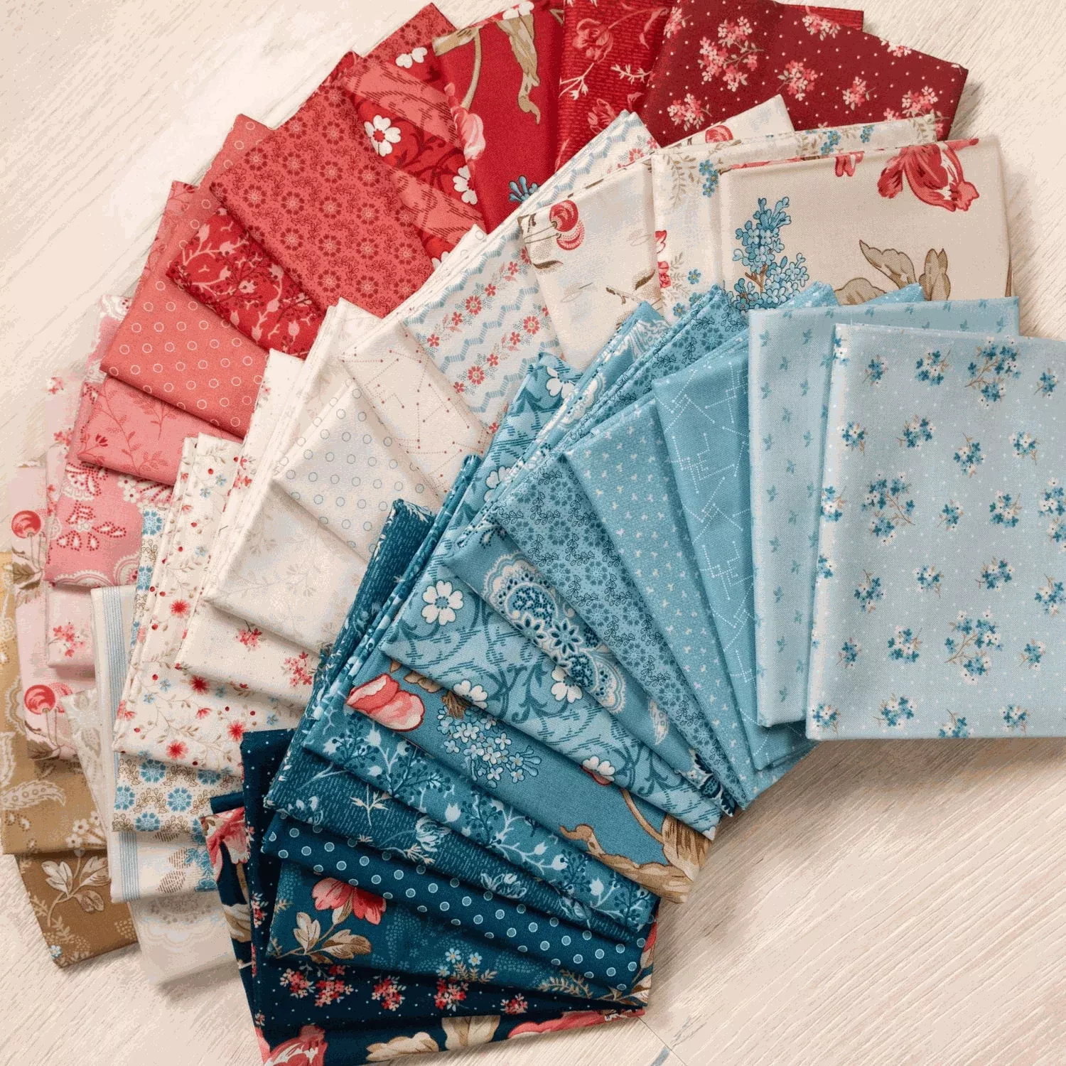 (39 Pieces) Lighthouse Fat-Quarter Bundle by Edyta Sitar of Laundry Basket Quilts for Andover Fabrics