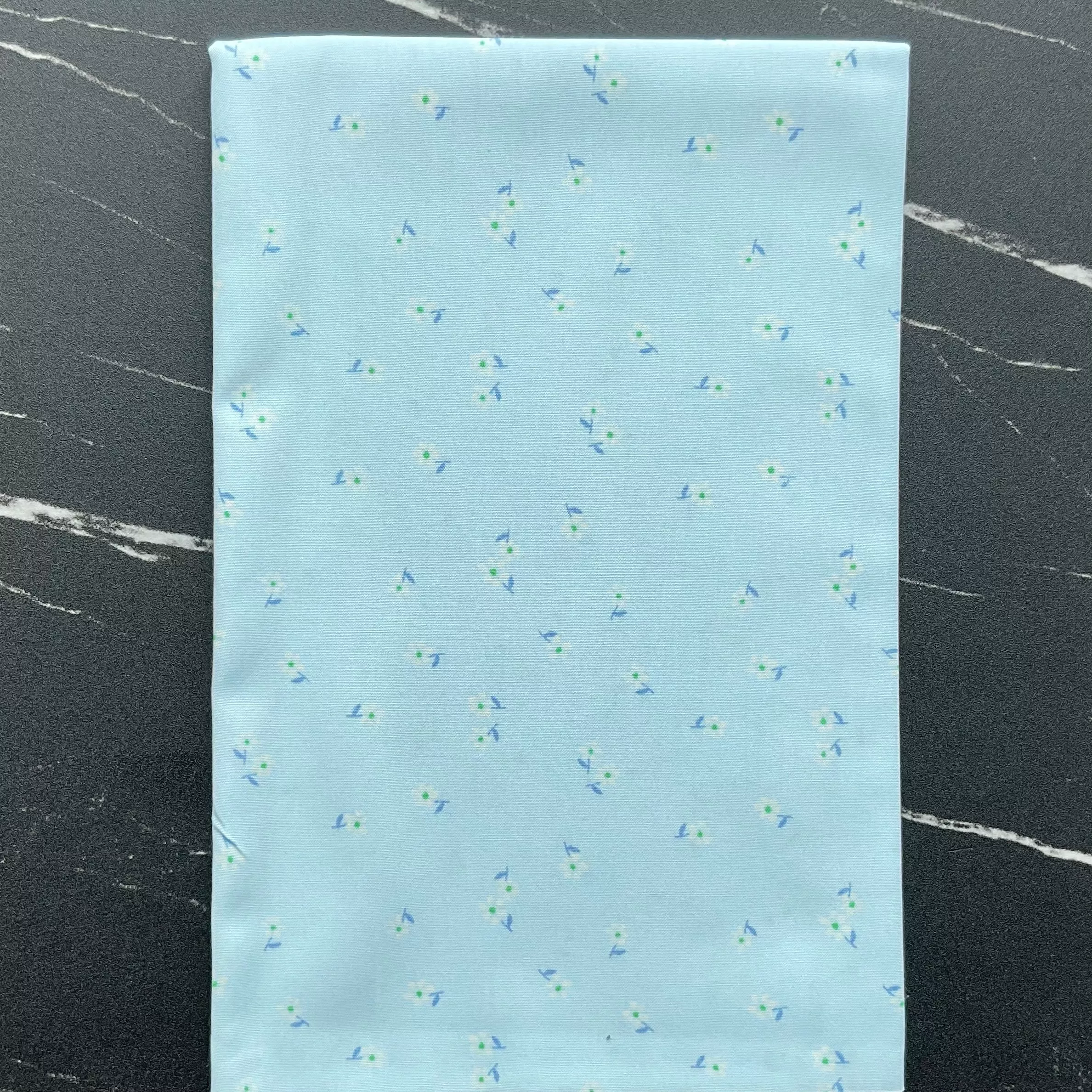 Daisy by Maureen Cracknell Drifting Florets Airy DSY24401