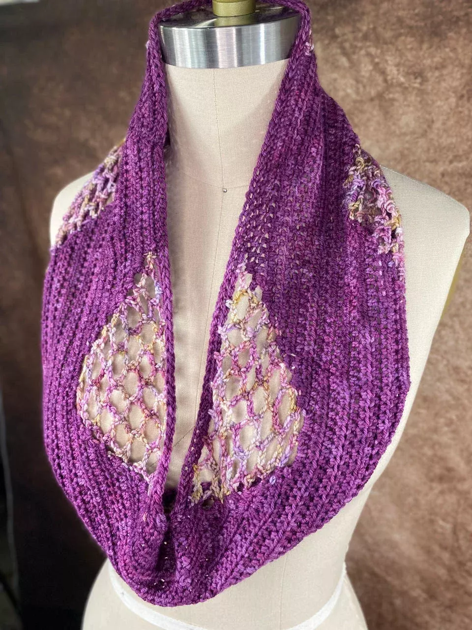 Hotsy Totsy Cowl Kit - Wonderland Yarns