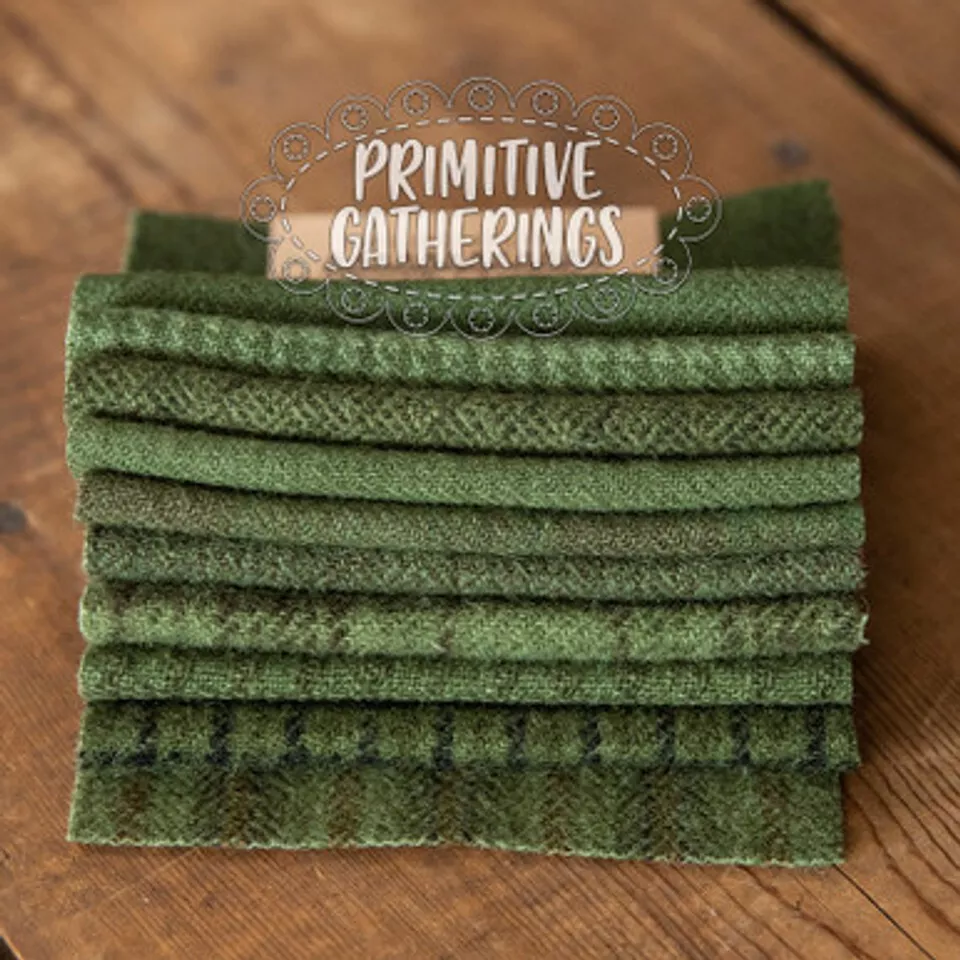 Wool 5in Charm Pack - Holly